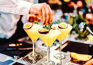 Who_s Shaking Up the Cocktail Scene with Fresh Ingredients