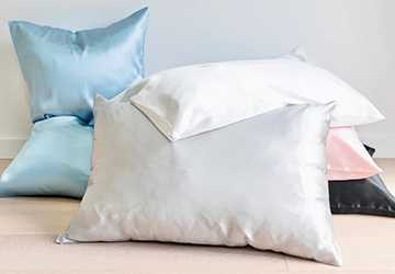 Why Silk Pillowcases are a Beauty Must-Have